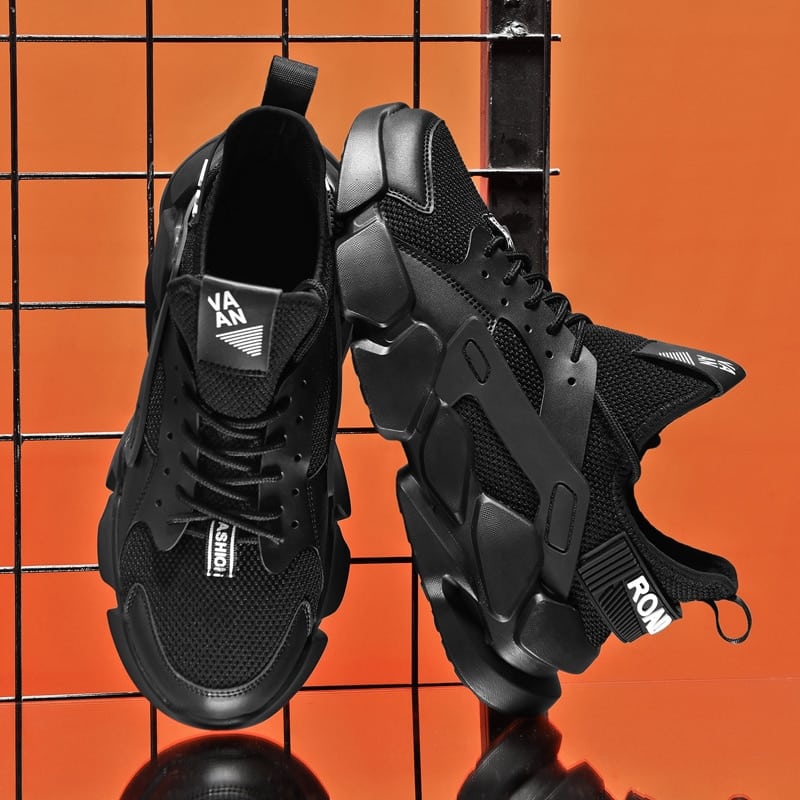 Lowtop Black Sneaker